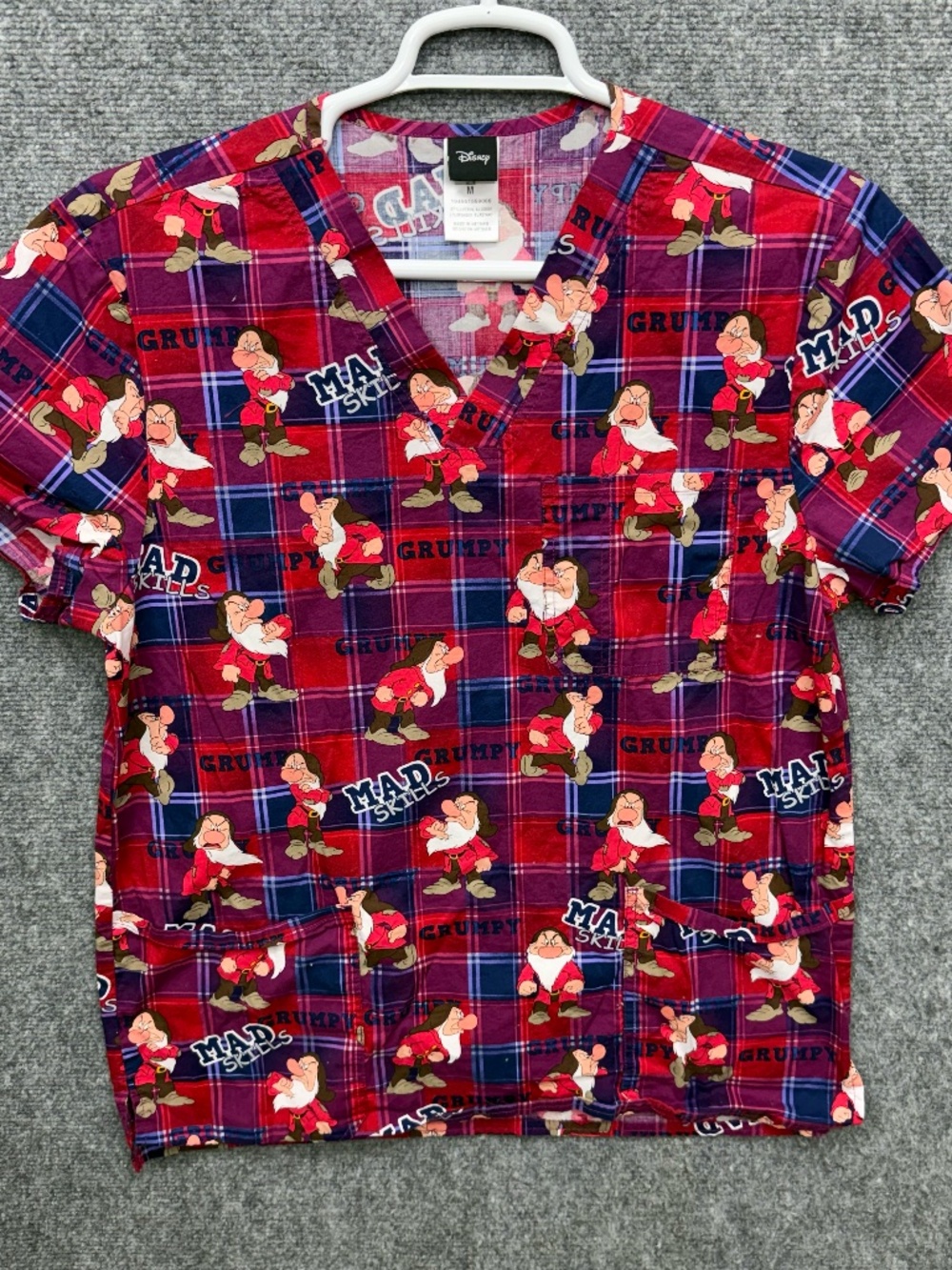 Disney Tooniforms Seven Dwarfs Grumpy Mad Skills Unisex Scrub Top V-Neck Size M